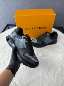 Louis Vuitton Sneakers Glimmend