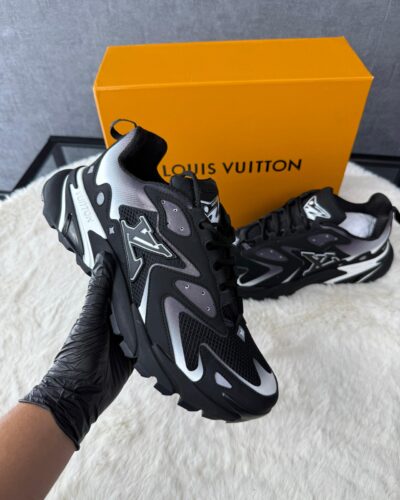 Louis Vuitton Tatic Black White