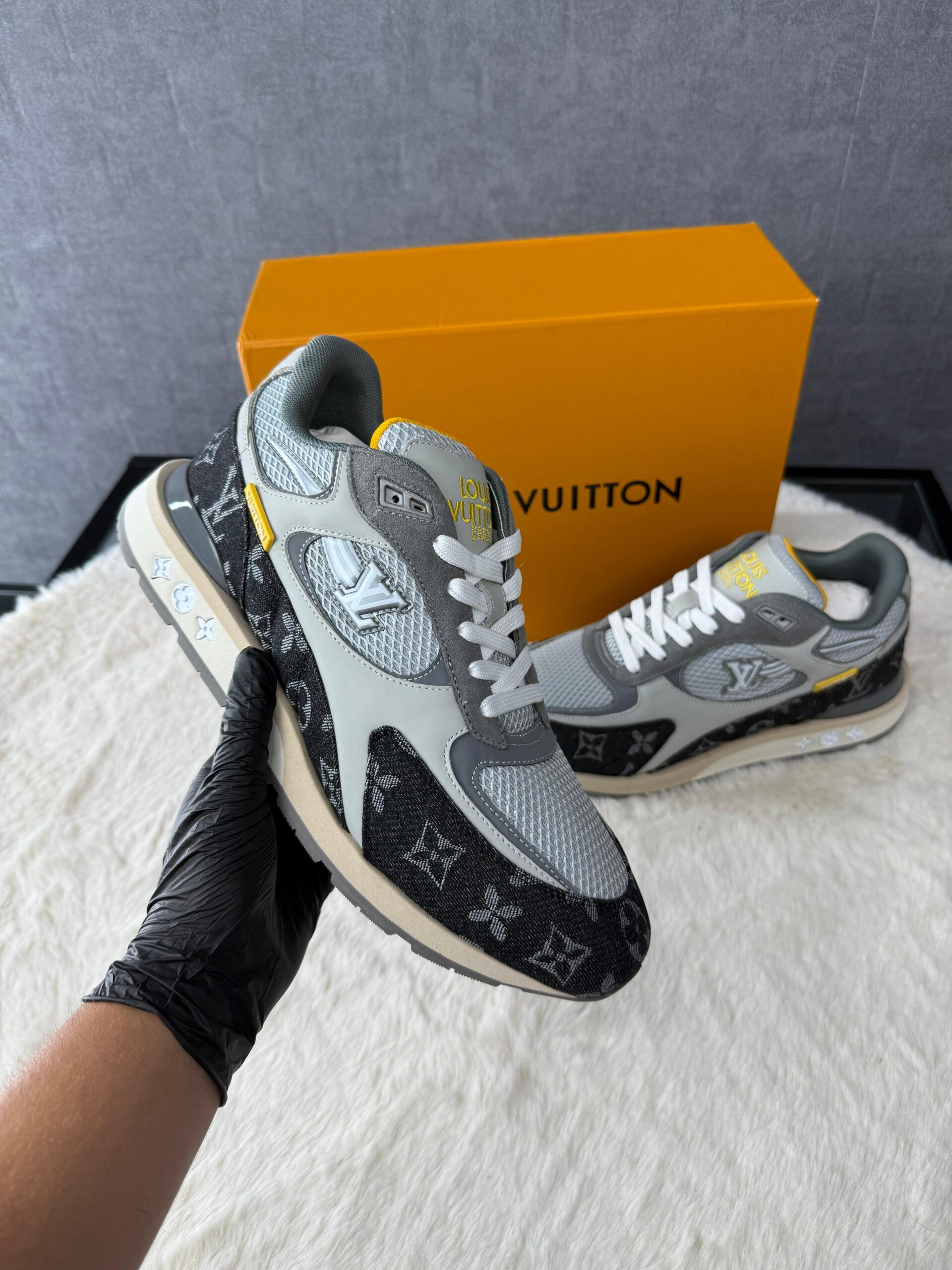 Louis Vuitton Run Away Sneakers Grey Yellow - Afbeelding 1