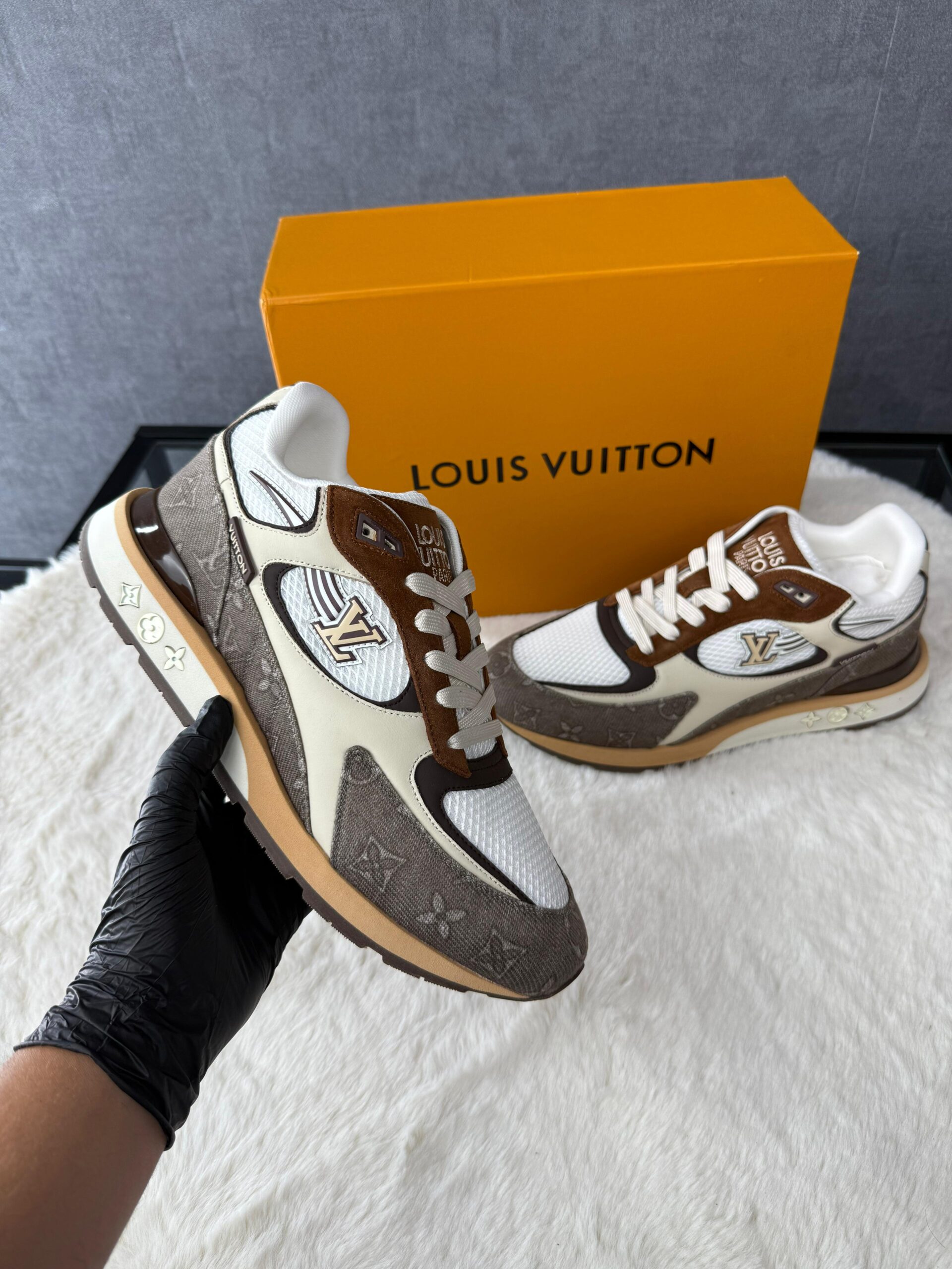 Louis Vuitton Run Away Sneakers Brown - Afbeelding 1