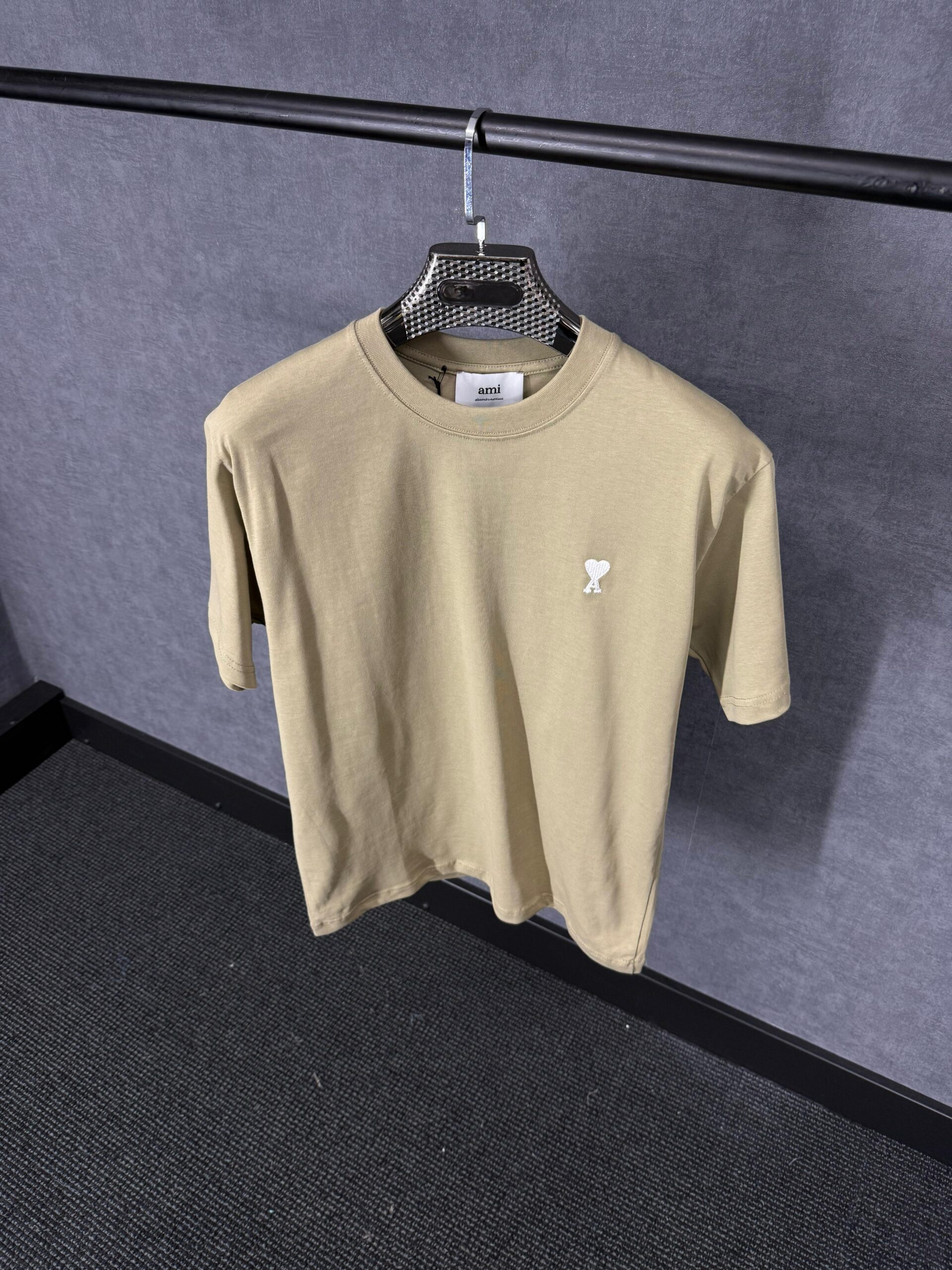 Ami Beige T-Shirt - Afbeelding 1