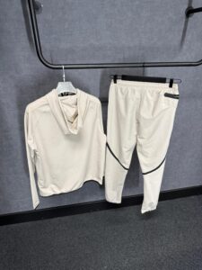 Under Armour Beige Trainingspak - Afbeelding 3