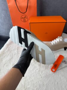 Hermes Bouncing Sneakers Beige, Black Logo - Afbeelding 4