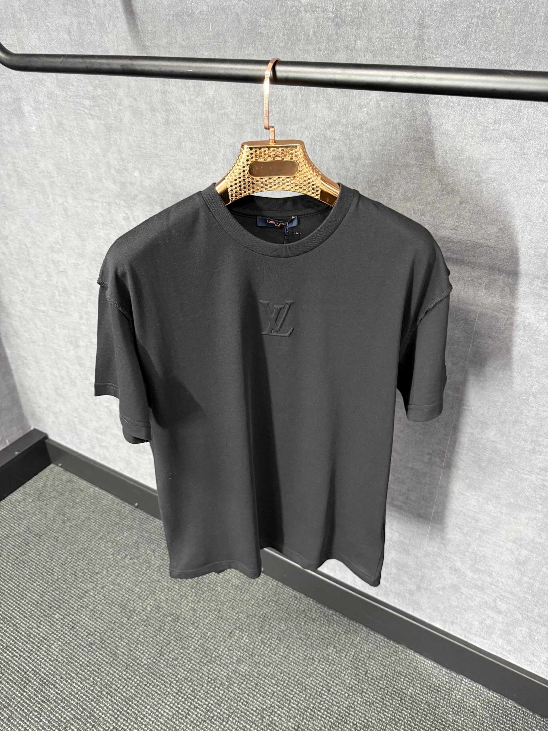 Louis Vuitton Black T-Shirt Mid Logo - Afbeelding 1