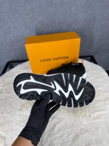 Louis Vuitton Tatic Black White Sneakers (NFC) - Afbeelding 5