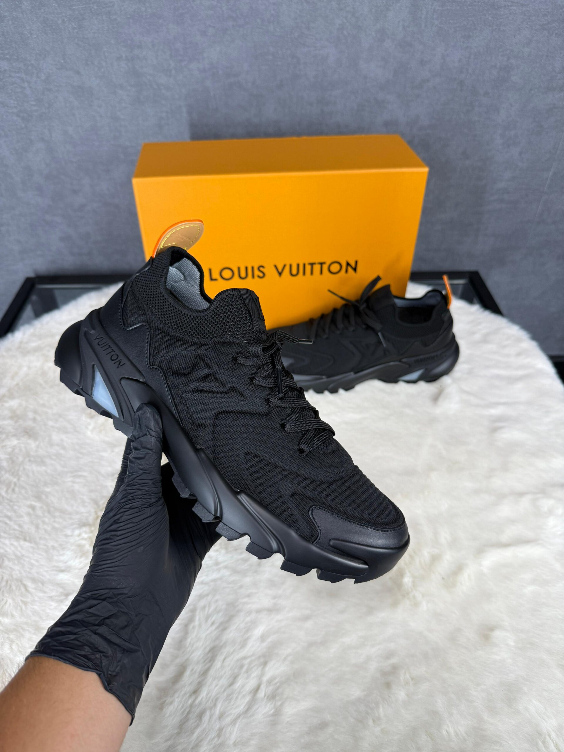 Louis Vuitton Tatic Black on Black Sneakers (NFC) - Afbeelding 1