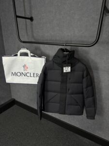 Moncler Madeira Hooded Short Down Jacket Black + NFC High Quality