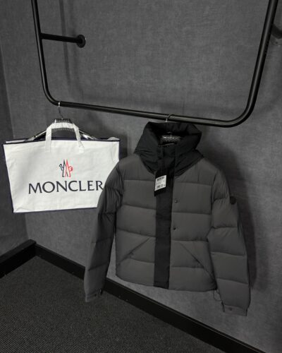 Moncler Madeira Hooded Short Down Jacket Antraciet + NFC High Quality