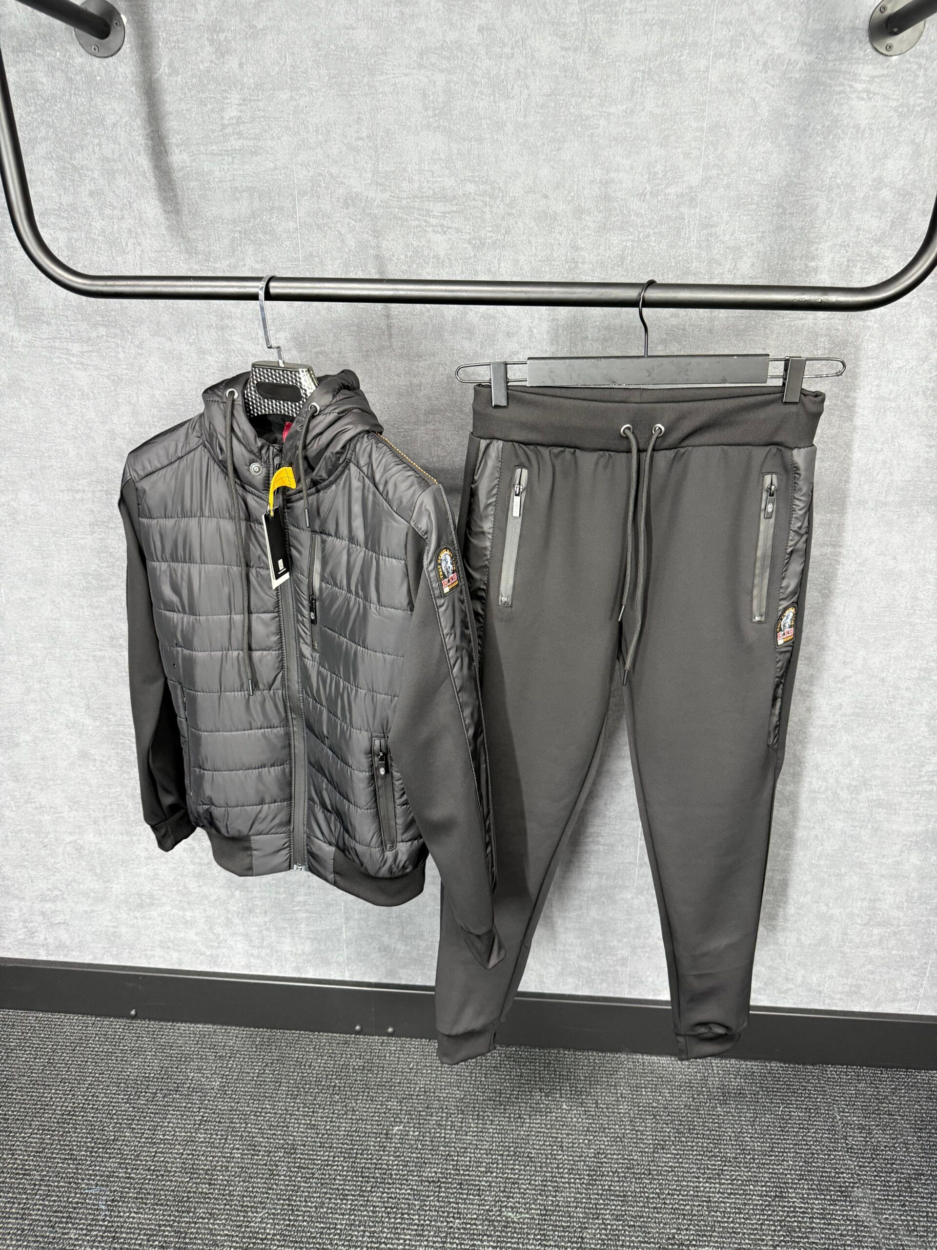 Parajumpers Zwart Trainingspak - Afbeelding 1