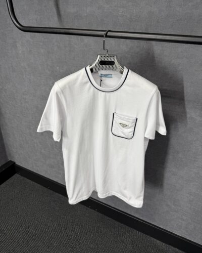 Prada White T-Shirt Zwarte Randje Pocket Logo