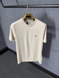 Moncler Beige T-Shirt Simpel Logo