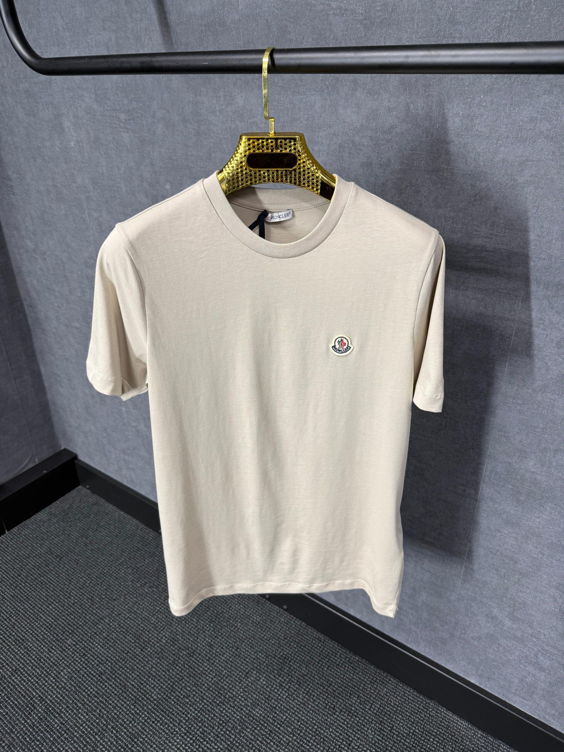 Moncler Beige T-Shirt Simpel Logo - Afbeelding 1