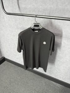 Moncler Black T-Shirt Simpel Logo