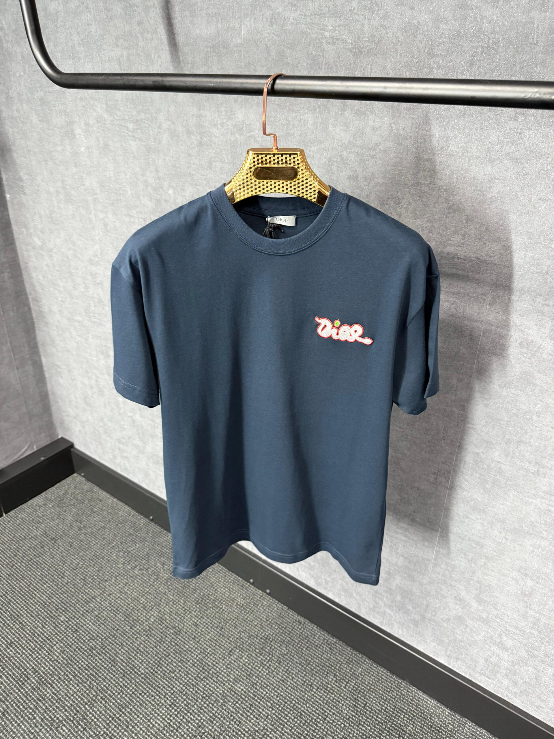 Christian Dior Dark Blue T-Shirt Red Text - Afbeelding 1