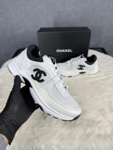 Chanel Wit Sneakers Black Logo