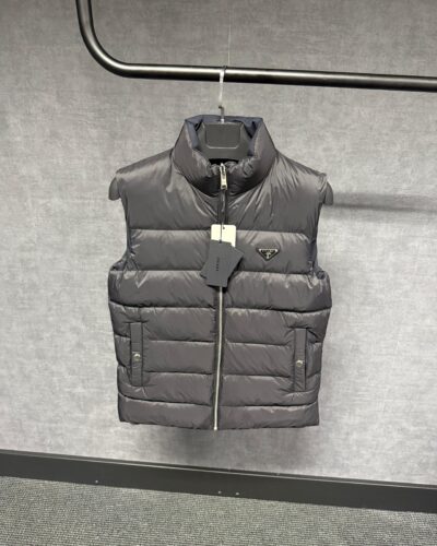 Prada Black Re-Nylon Sleeveless Puffer Jacket DUBBELZIJDIG