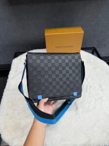 Louis Vuitton Trio Bag Black on Black Blue Blokjes