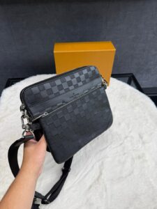Louis Vuitton Trio Bag Black on Black Blokjes