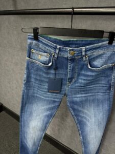 Louis Vuitton Blue Jeans Green Monogram Label - Afbeelding 2