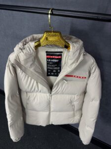 Prada Beige Re-Nylon Hooded Puffer Jacket High Quality - Afbeelding 2
