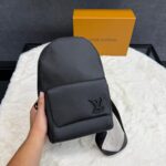 Louis Vuitton Slingbag Black