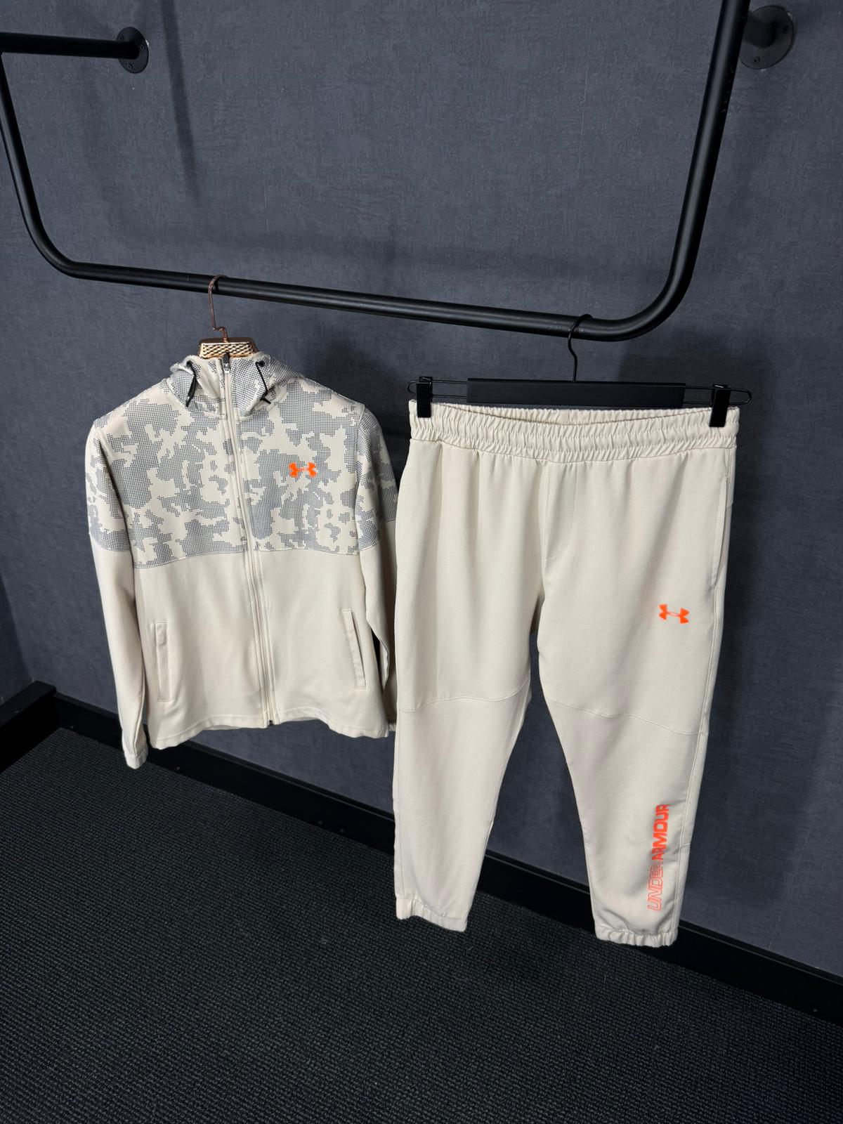 Under Armour Beige Camo Trainingspak - Afbeelding 1