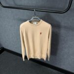 Ami Sweater Bruin Zachte Stof