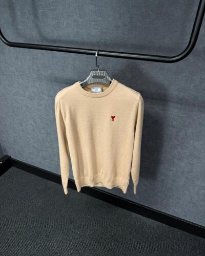 Ami Sweater Bruin Zachte Stof