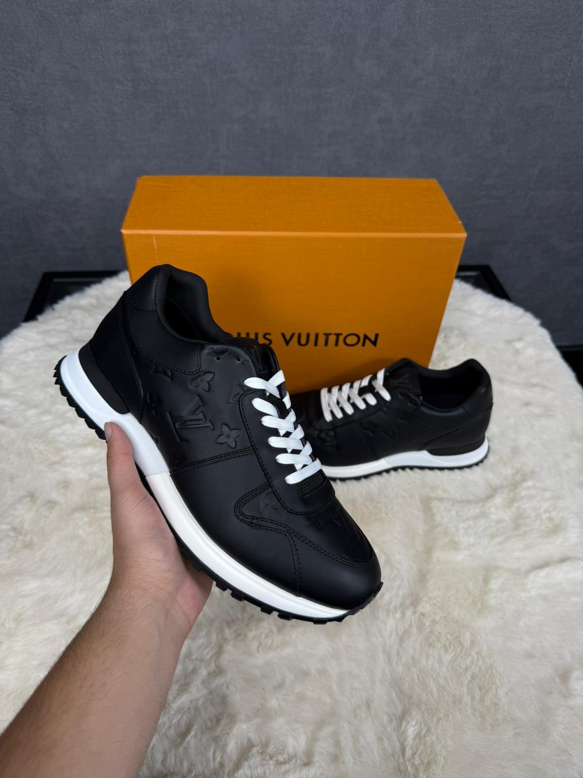 Louis Vuitton Leather Black White Sneakers - Afbeelding 1