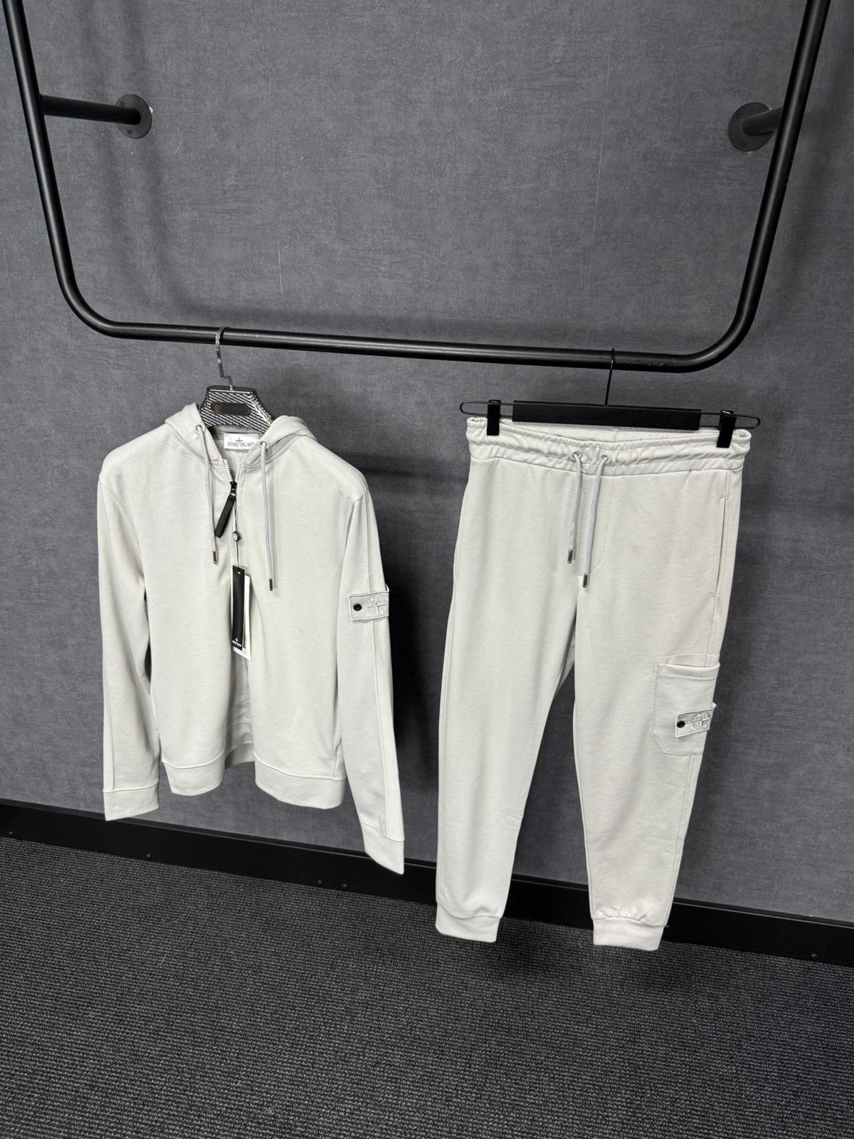 Stone Island Trainingspak Grey on Grey Ghost - Afbeelding 1