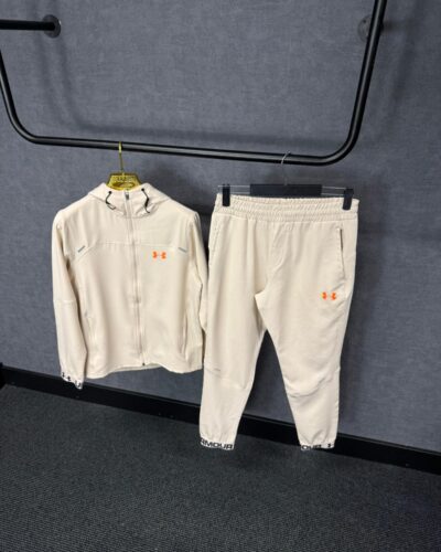Under Armour Trainingspak Beige