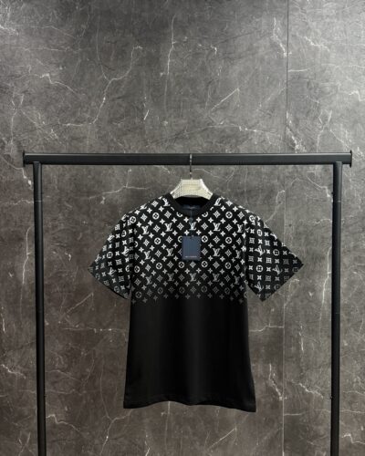 louis vuitton monogram T-shirt black
